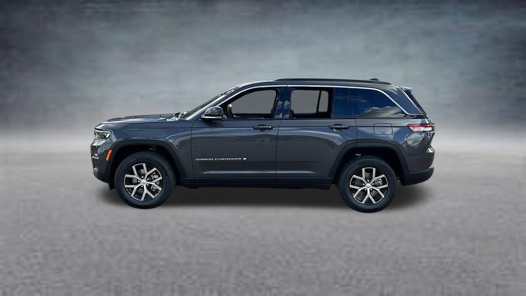 new 2025 Jeep Grand Cherokee car, priced at $43,975
