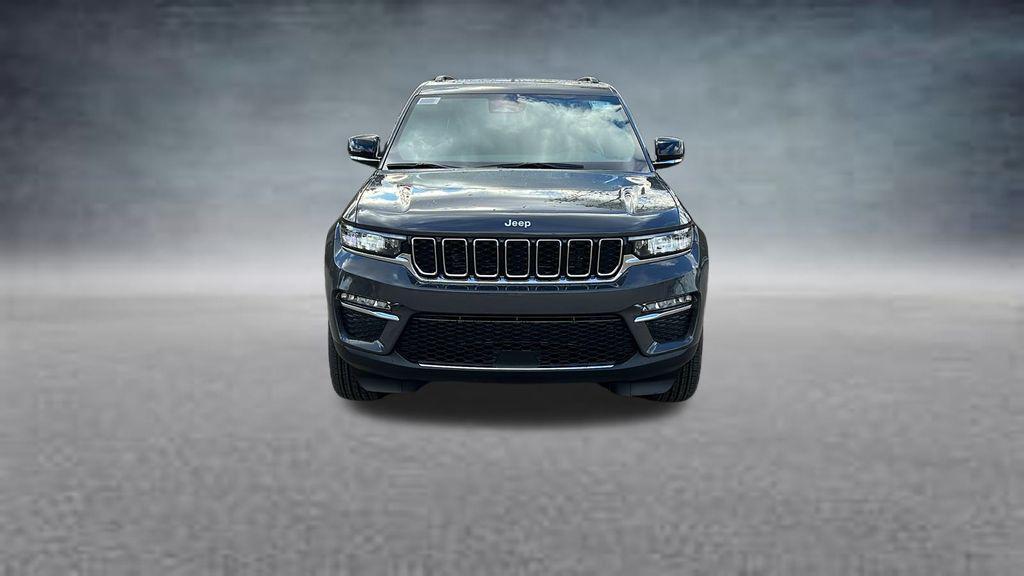 new 2025 Jeep Grand Cherokee car, priced at $43,975