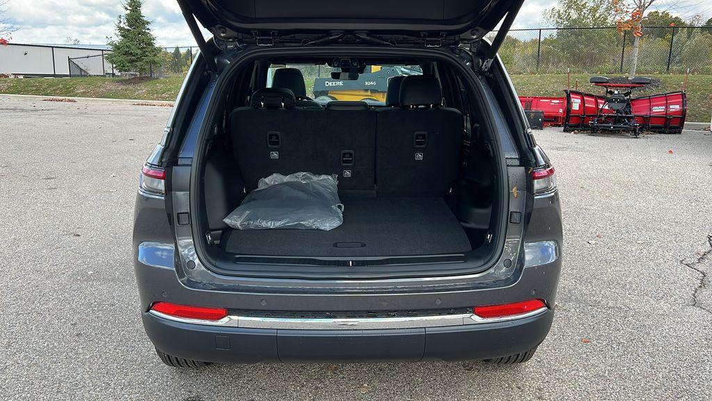 new 2025 Jeep Grand Cherokee car, priced at $43,975