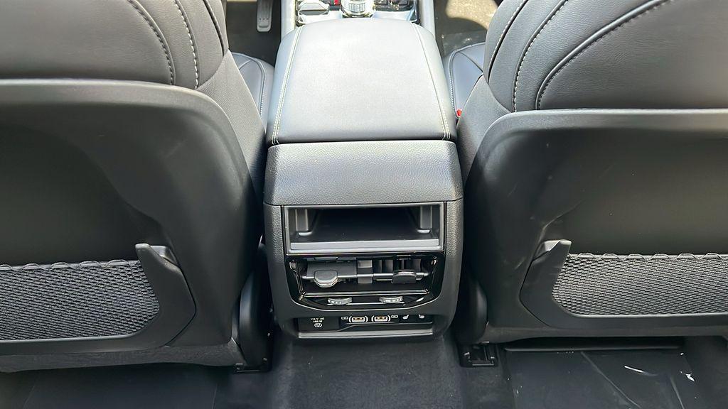 new 2025 Jeep Grand Cherokee car, priced at $43,975