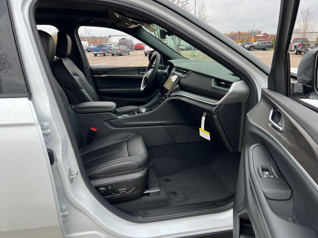 new 2025 Jeep Grand Cherokee L car, priced at $47,996