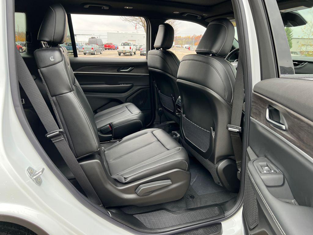 new 2025 Jeep Grand Cherokee L car, priced at $47,996