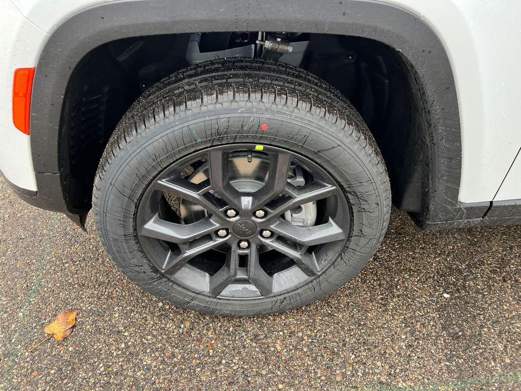 new 2025 Jeep Grand Cherokee L car, priced at $47,996