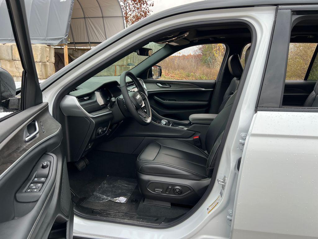 new 2025 Jeep Grand Cherokee L car, priced at $47,996