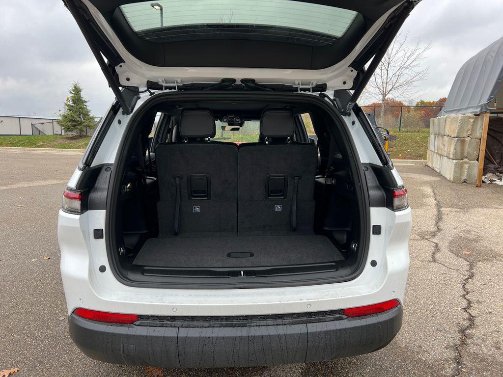 new 2025 Jeep Grand Cherokee L car, priced at $47,996