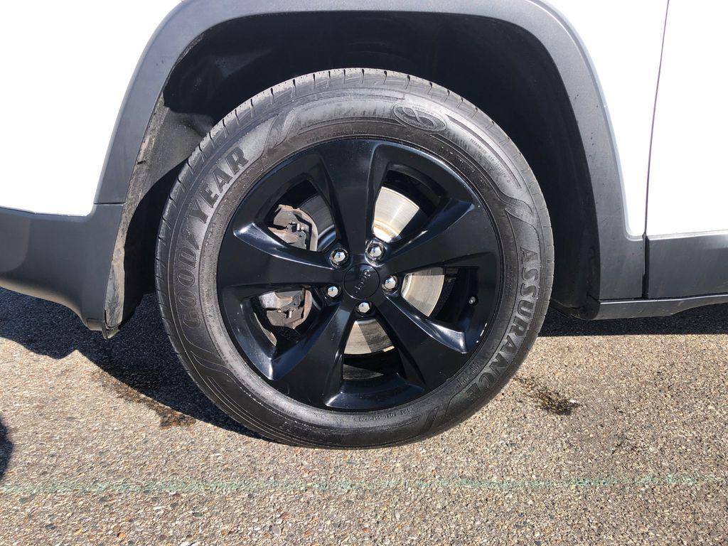 used 2018 Jeep Cherokee car, priced at $13,754