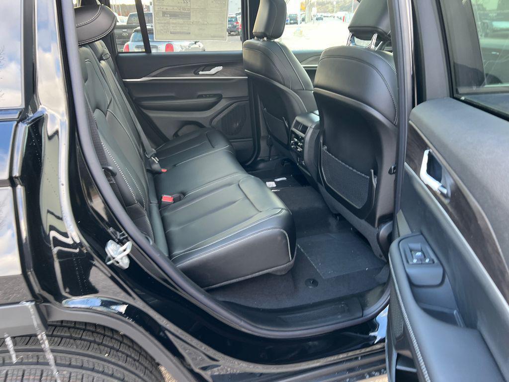 new 2025 Jeep Grand Cherokee car, priced at $46,808