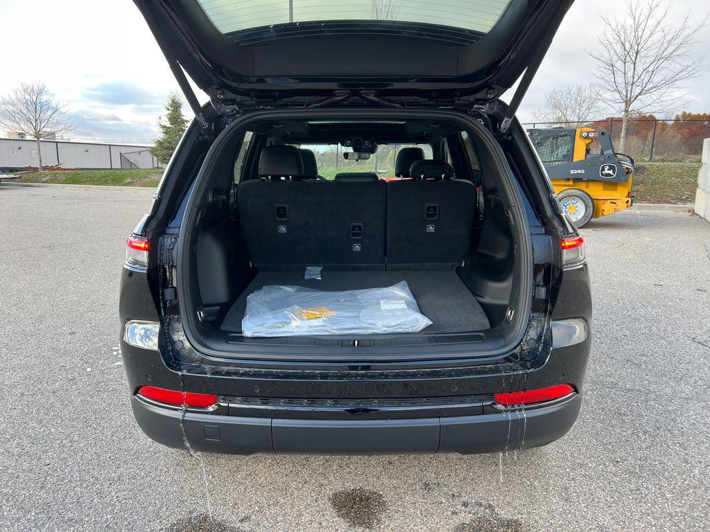 new 2025 Jeep Grand Cherokee car, priced at $46,808