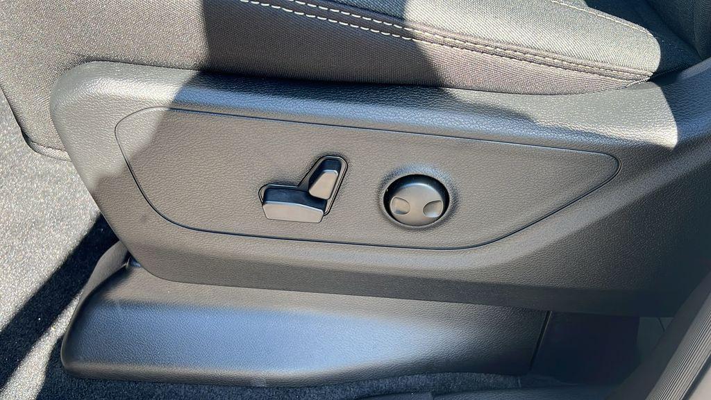 new 2025 Ram 1500 car, priced at $40,992