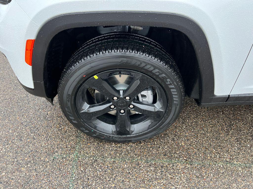 new 2025 Jeep Grand Cherokee L car, priced at $42,881