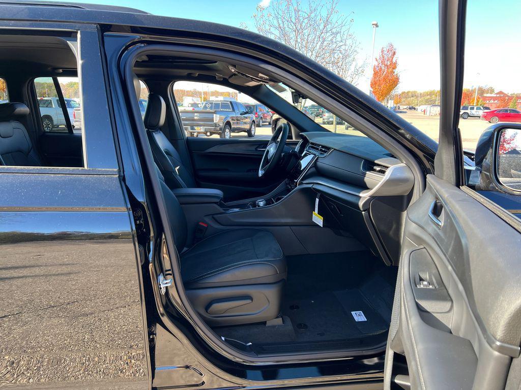 new 2025 Jeep Grand Cherokee car, priced at $43,529
