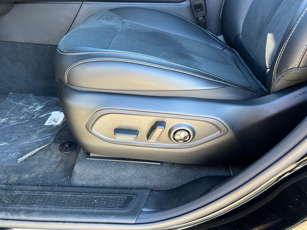 new 2025 Jeep Grand Cherokee car, priced at $43,529