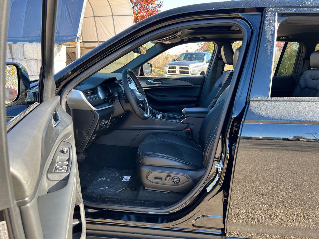 new 2025 Jeep Grand Cherokee car, priced at $43,529