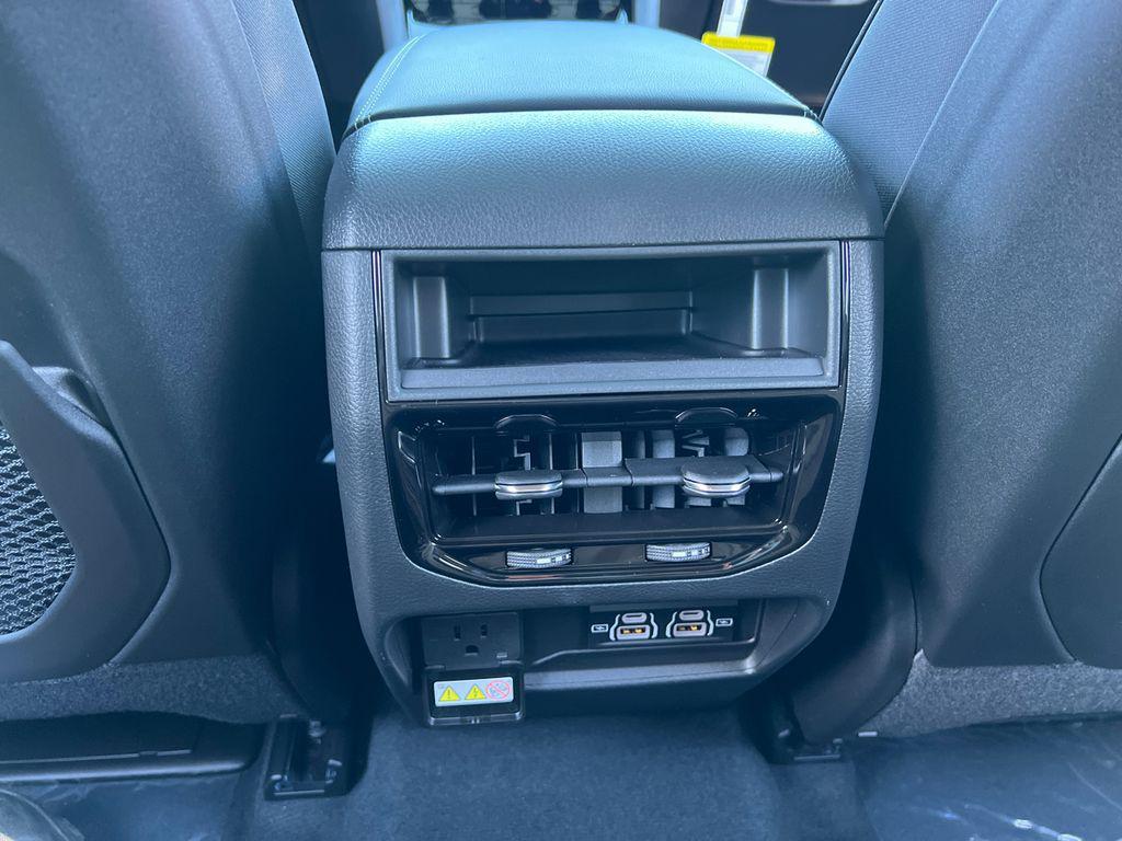 new 2025 Jeep Grand Cherokee car, priced at $43,529