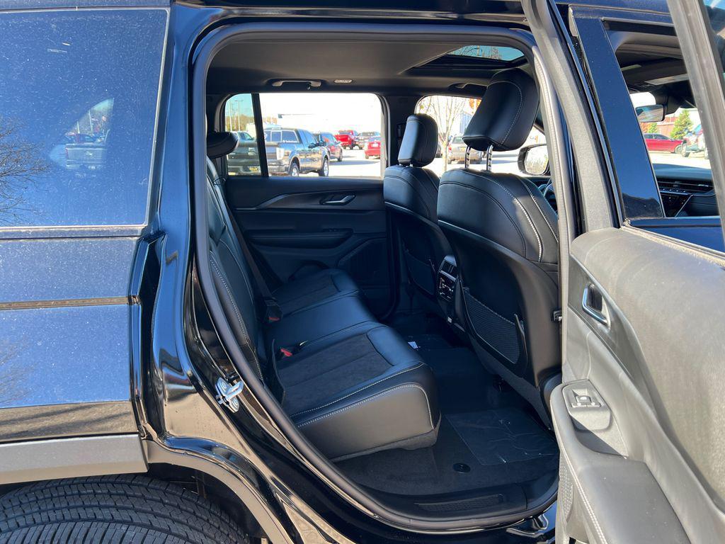 new 2025 Jeep Grand Cherokee car, priced at $43,529