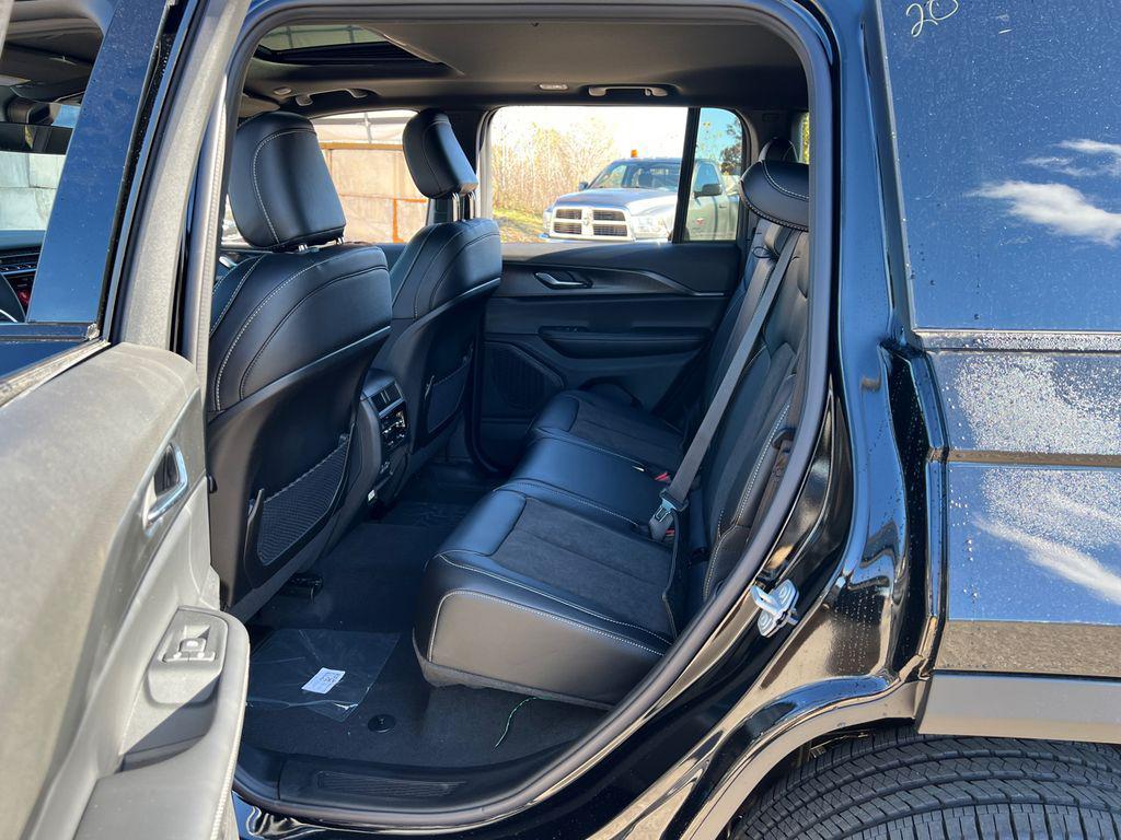 new 2025 Jeep Grand Cherokee car, priced at $43,529