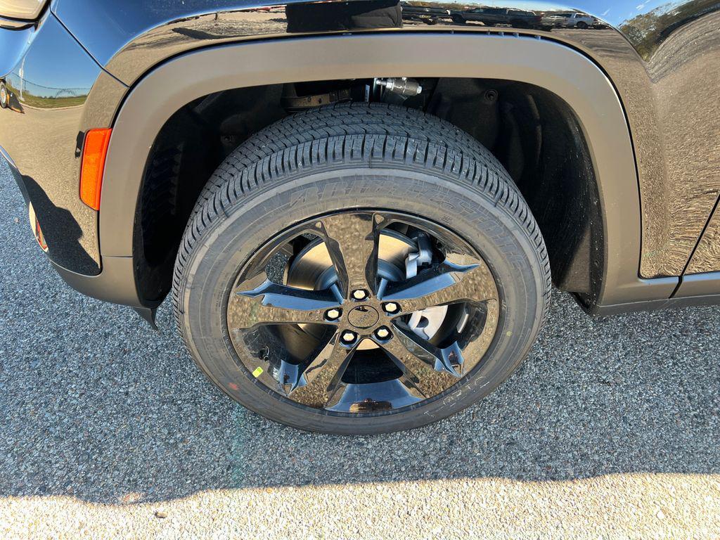 new 2025 Jeep Grand Cherokee car, priced at $43,529