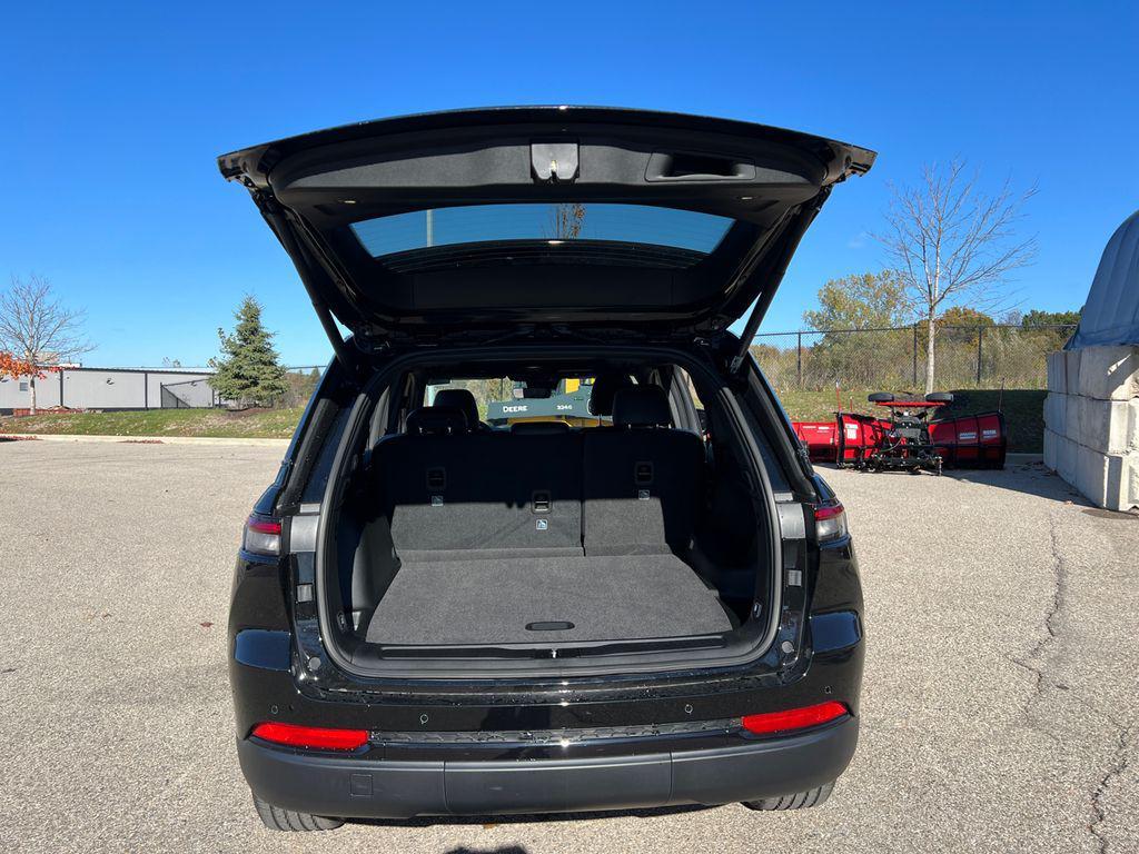 new 2025 Jeep Grand Cherokee car, priced at $43,529