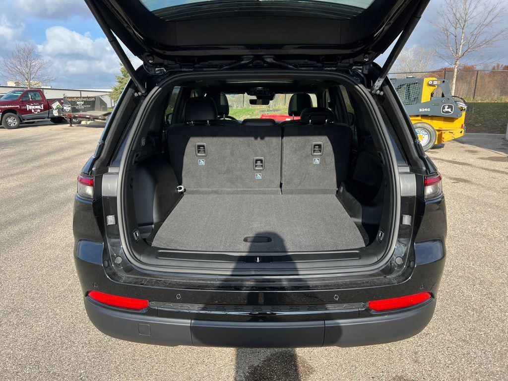 new 2025 Jeep Grand Cherokee car, priced at $46,808