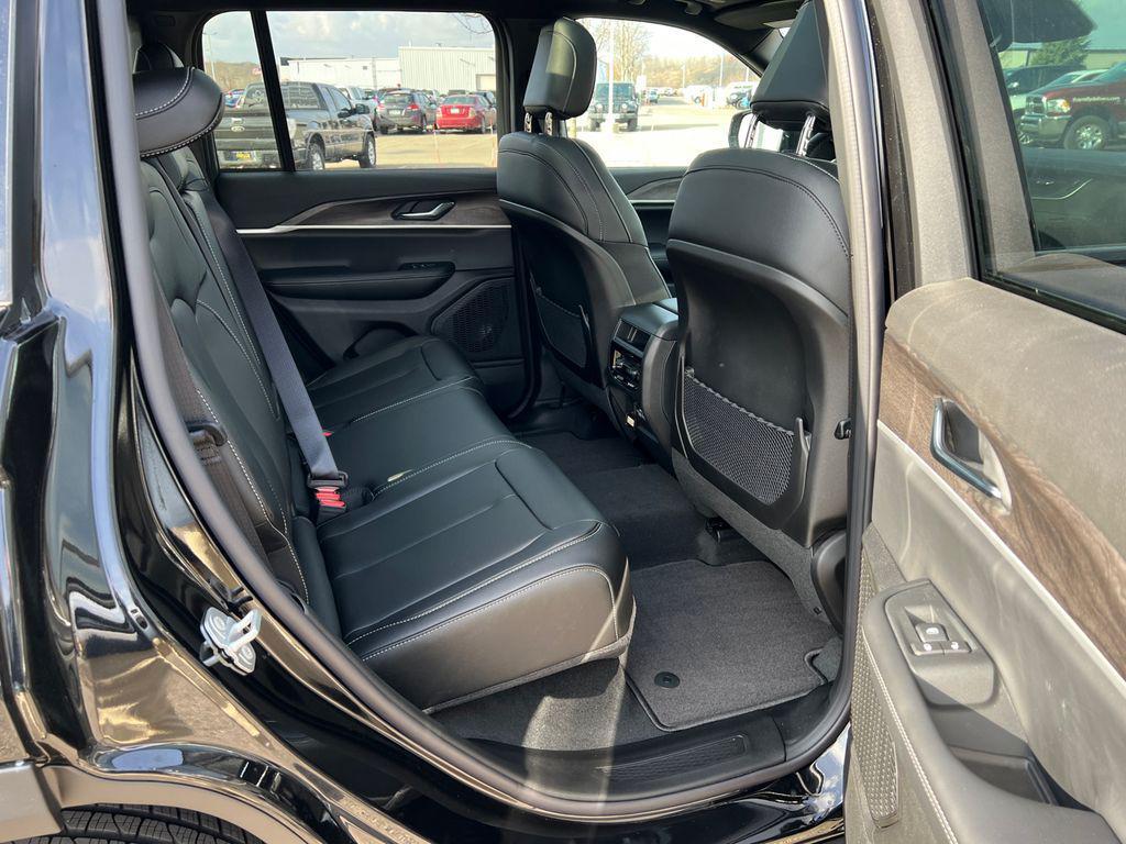 new 2025 Jeep Grand Cherokee car, priced at $46,808