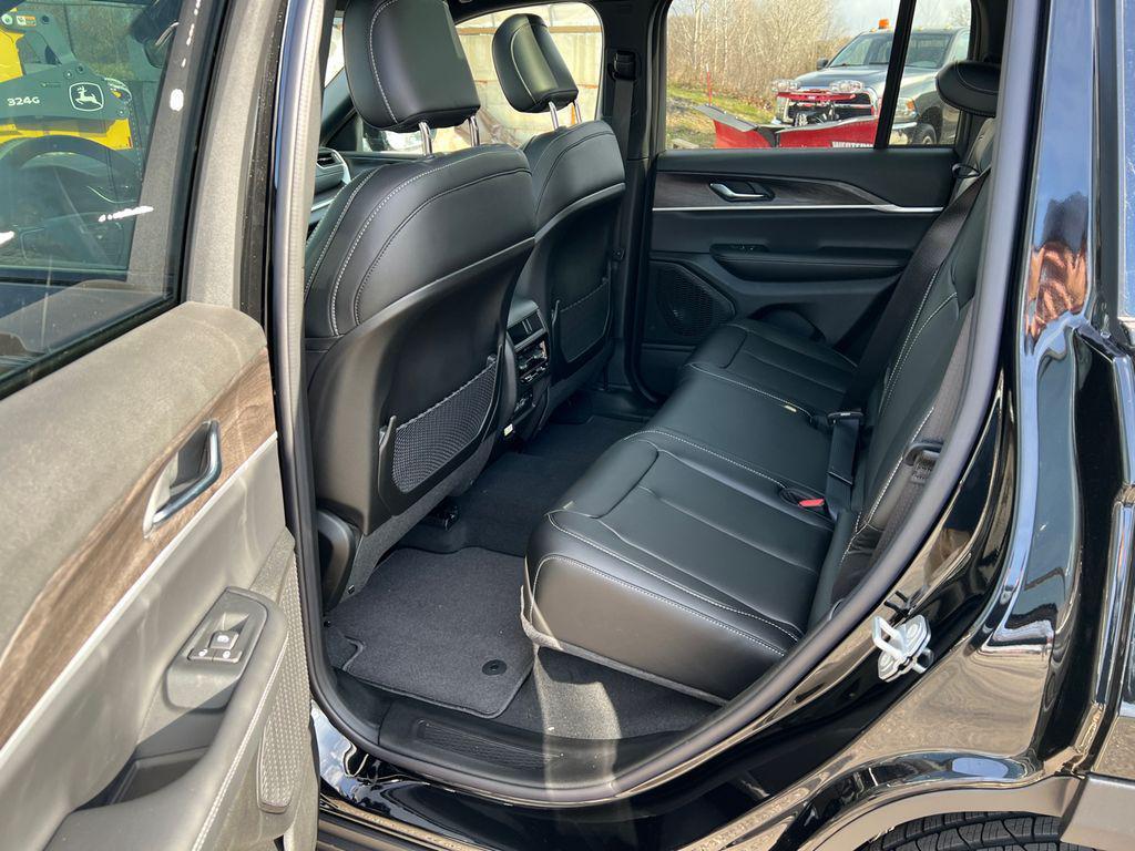 new 2025 Jeep Grand Cherokee car, priced at $46,808