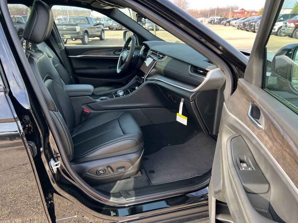 new 2025 Jeep Grand Cherokee car, priced at $46,808