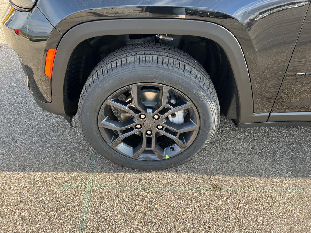 new 2025 Jeep Grand Cherokee car, priced at $46,808
