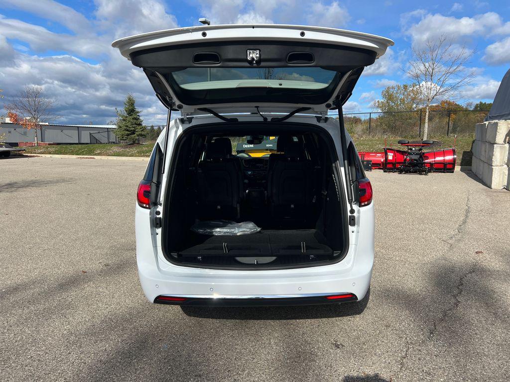 new 2026 Chrysler Pacifica car, priced at $41,038
