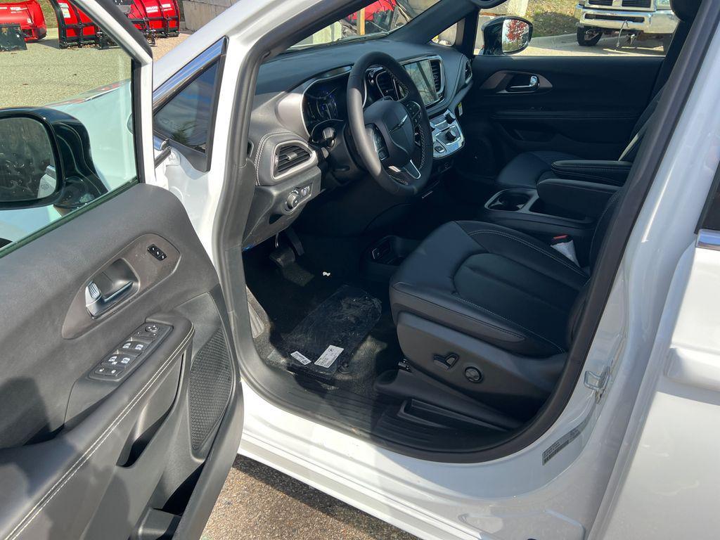 new 2026 Chrysler Pacifica car, priced at $41,038