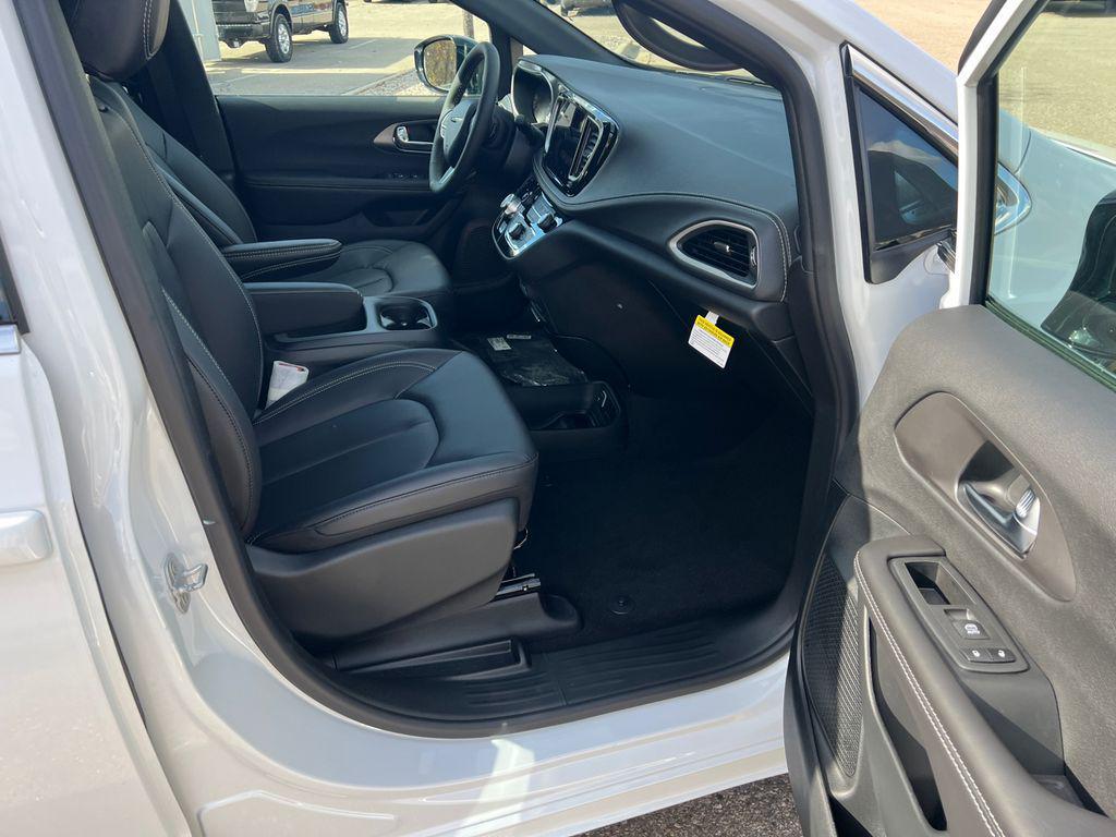 new 2026 Chrysler Pacifica car, priced at $41,038