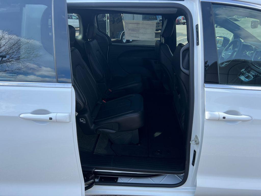 new 2026 Chrysler Pacifica car, priced at $41,038