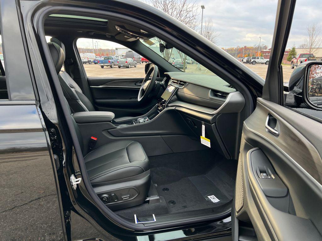 new 2025 Jeep Grand Cherokee car, priced at $46,808