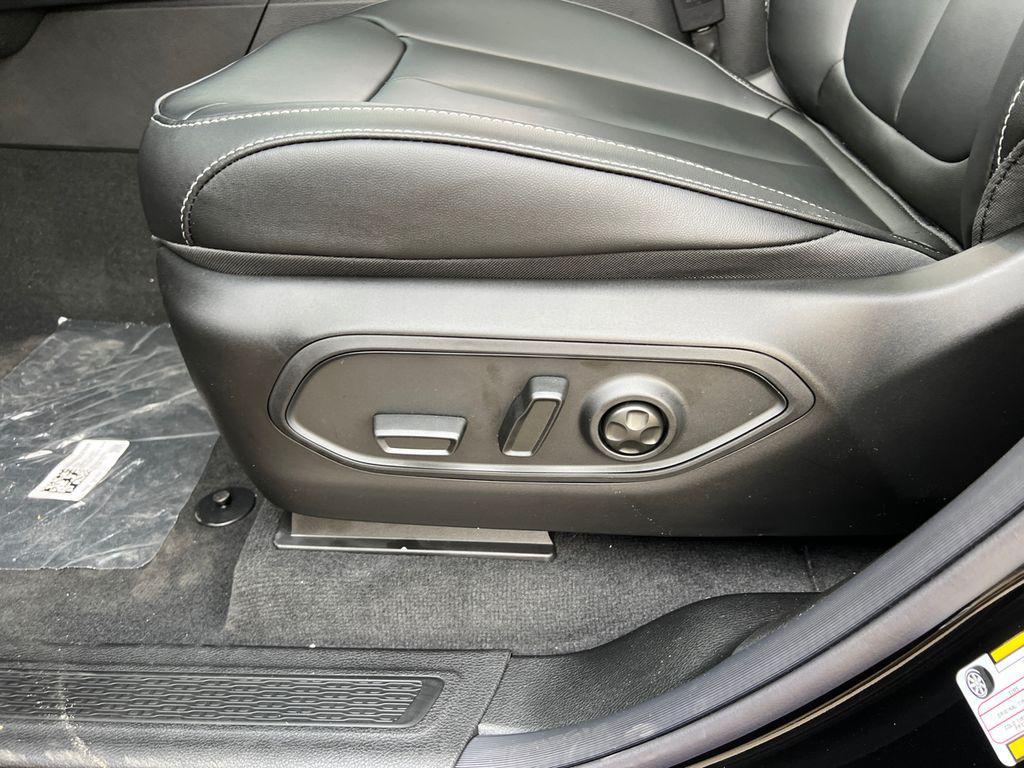 new 2025 Jeep Grand Cherokee car, priced at $46,808