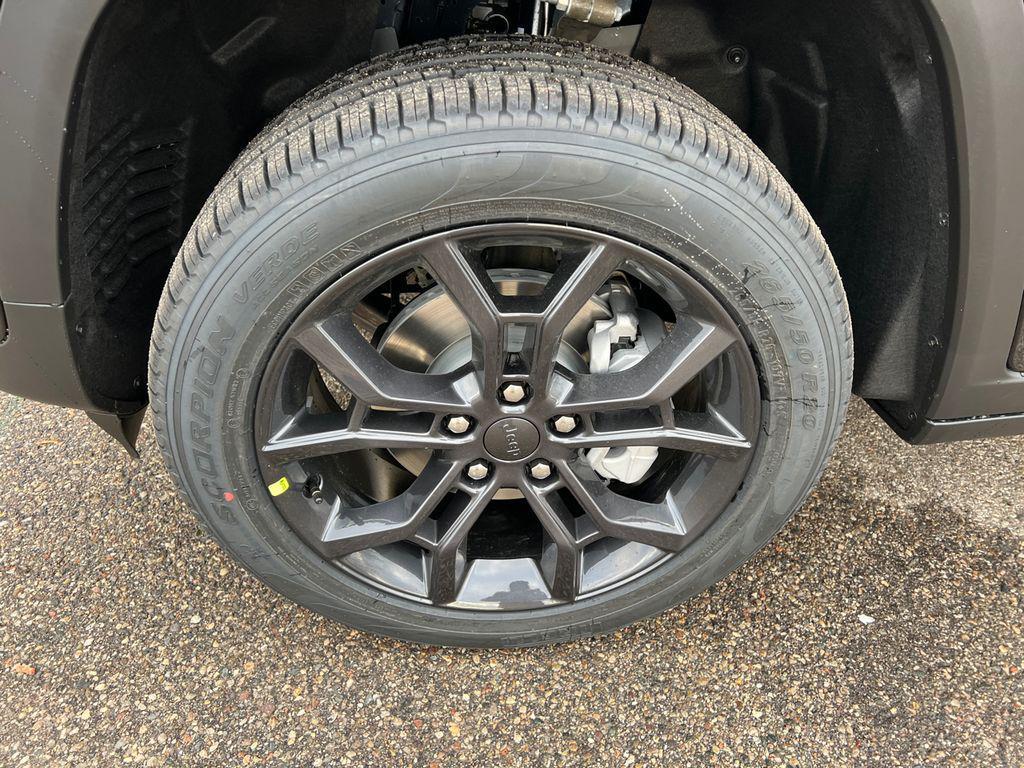 new 2025 Jeep Grand Cherokee car, priced at $46,808