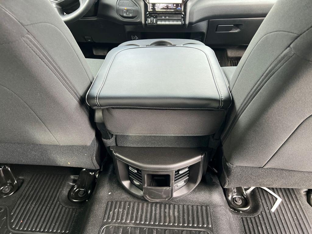 new 2025 Jeep Grand Cherokee car, priced at $40,464