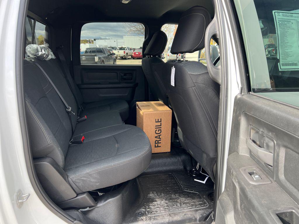 new 2025 Jeep Grand Cherokee car, priced at $40,464