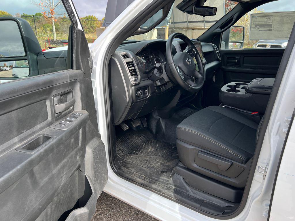 new 2025 Jeep Grand Cherokee car, priced at $40,464