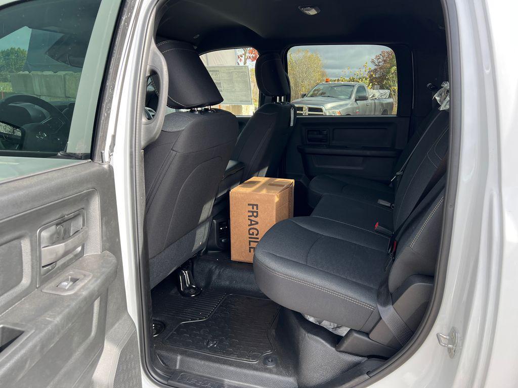 new 2025 Jeep Grand Cherokee car, priced at $40,464