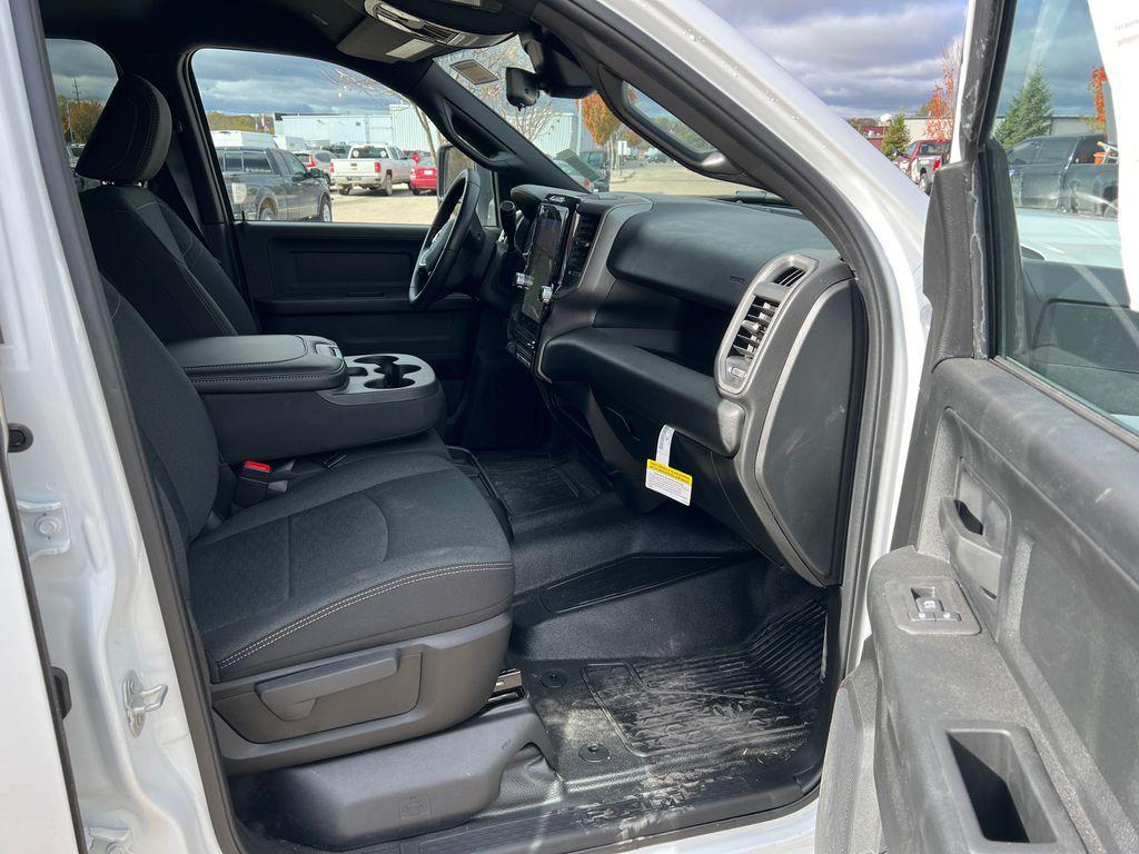 new 2025 Jeep Grand Cherokee car, priced at $40,464