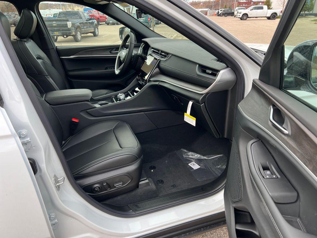 new 2025 Jeep Grand Cherokee L car, priced at $47,996