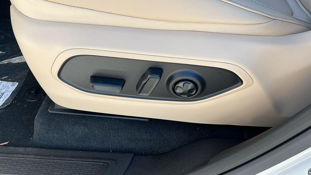 new 2025 Jeep Grand Cherokee car, priced at $42,614