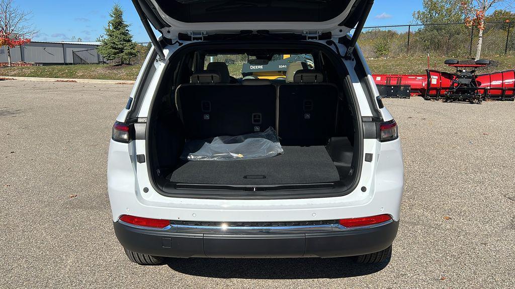 new 2025 Jeep Grand Cherokee car, priced at $42,614