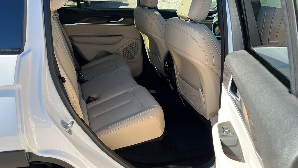 new 2025 Jeep Grand Cherokee car, priced at $42,614