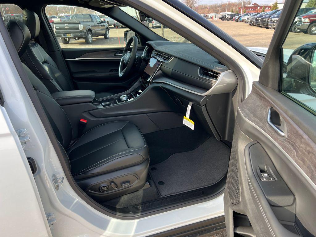 new 2025 Jeep Grand Cherokee L car, priced at $47,996