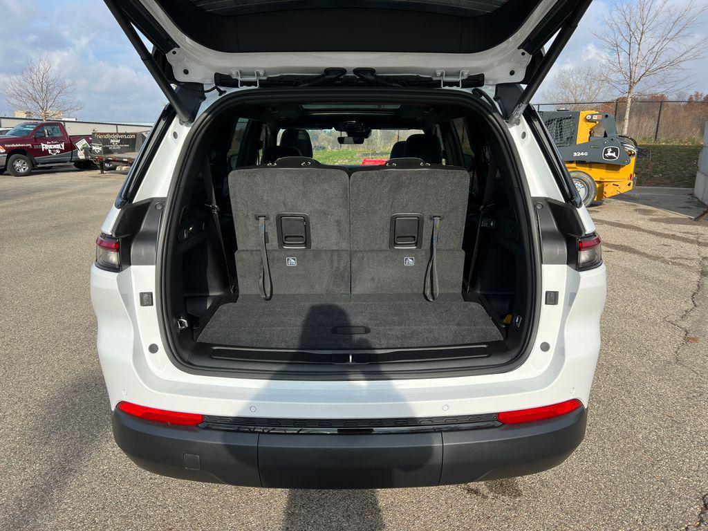 new 2025 Jeep Grand Cherokee L car, priced at $47,996