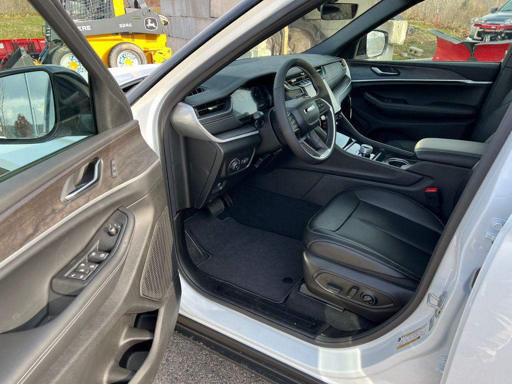 new 2025 Jeep Grand Cherokee L car, priced at $47,996