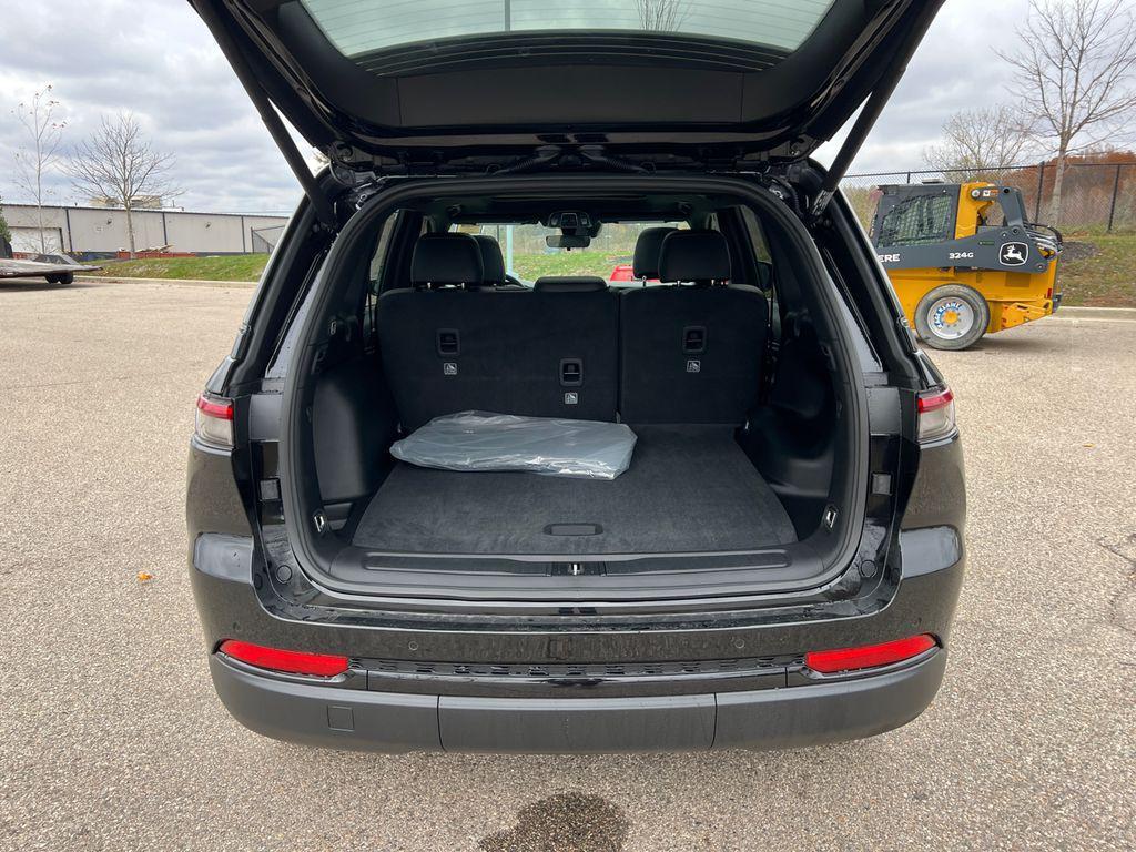 new 2025 Jeep Grand Cherokee car, priced at $46,808