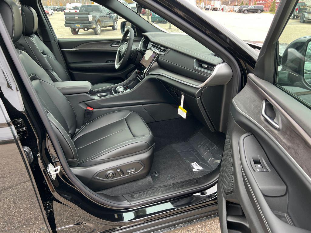 new 2025 Jeep Grand Cherokee car, priced at $46,808