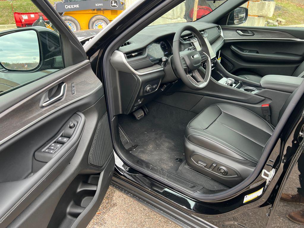 new 2025 Jeep Grand Cherokee car, priced at $46,808