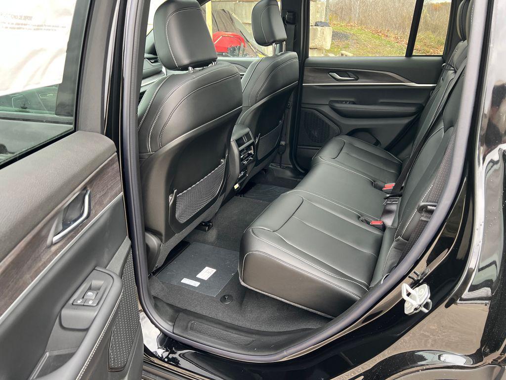 new 2025 Jeep Grand Cherokee car, priced at $46,808